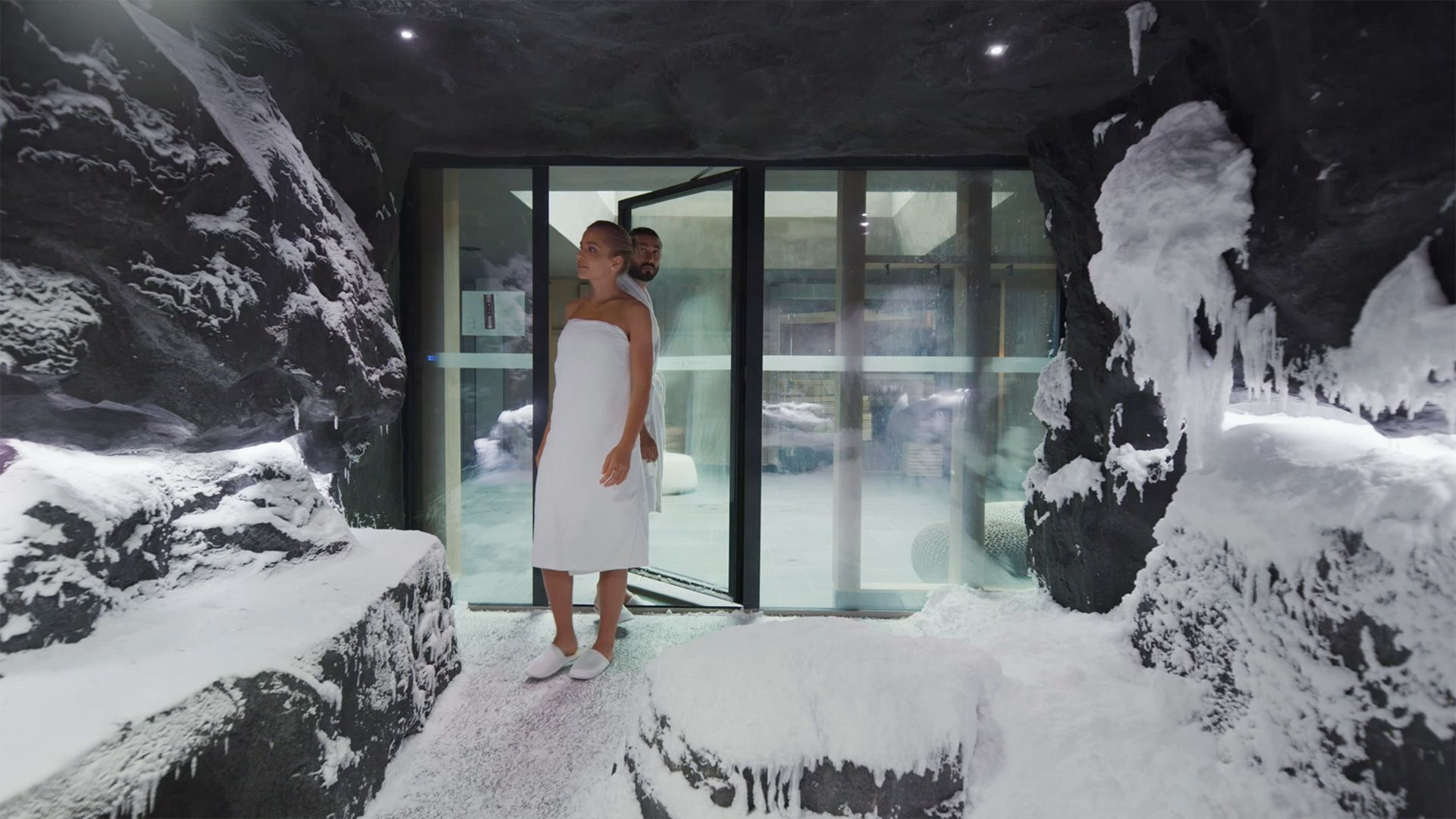 Snow Room Spas: Perfect for a Therapeutic White Christmas | Leisurequip